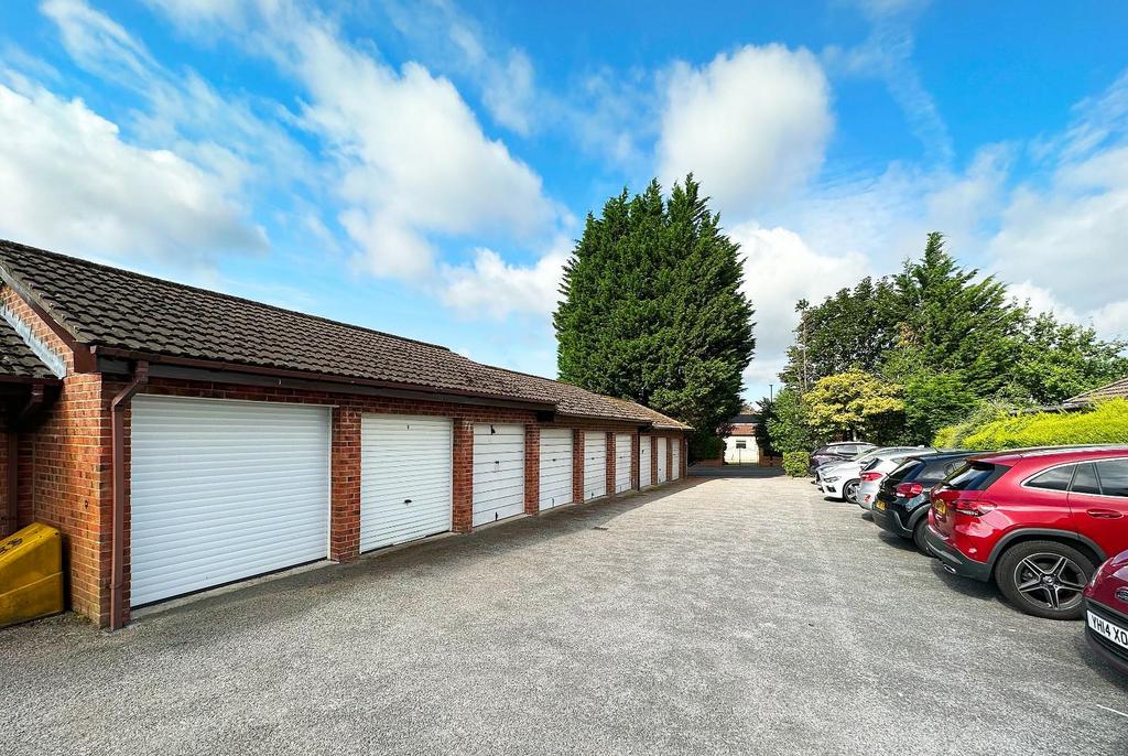 Wood Lane, Timperley, Altrincham 2 bed retirement property £162,000