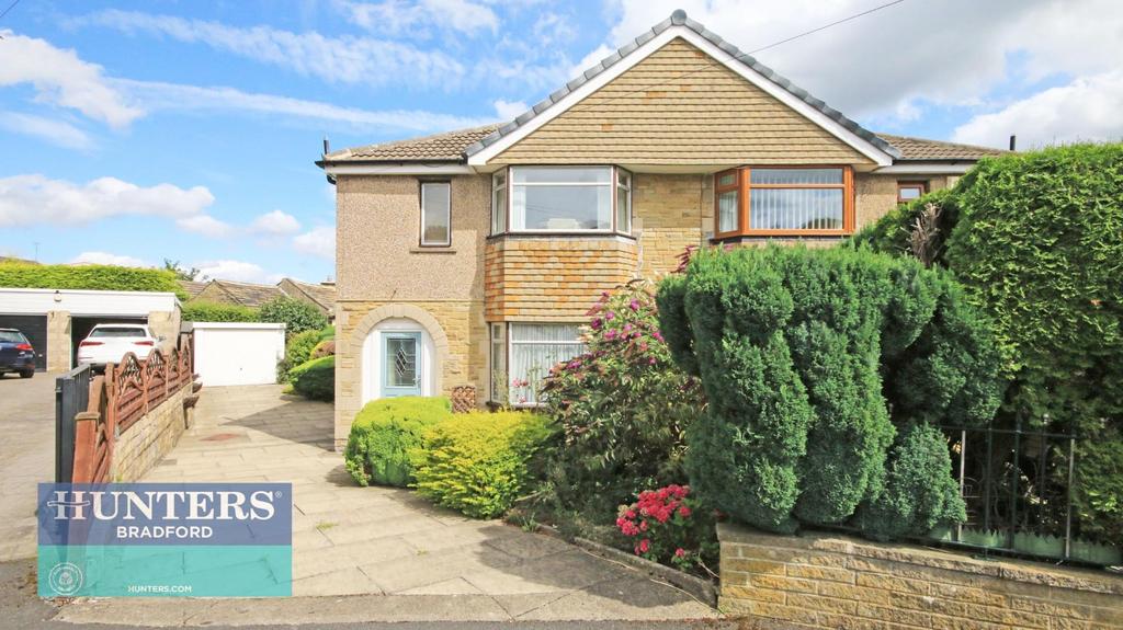 Robin Drive Eccleshill, Bradford, West Yorkshire, BD2 2HA 3 bed semi