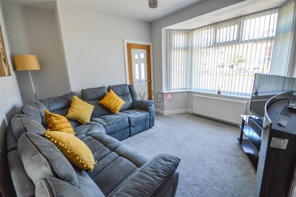 Birley Moor Road, Frecheville S12 3 bed semidetached house £900 pcm