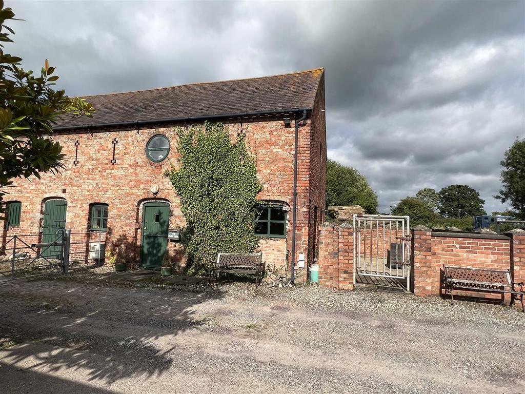 Penley, Wrexham 3 bed barn conversion £850 pcm (£196 pw)