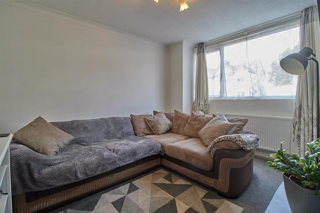 Lounge to front