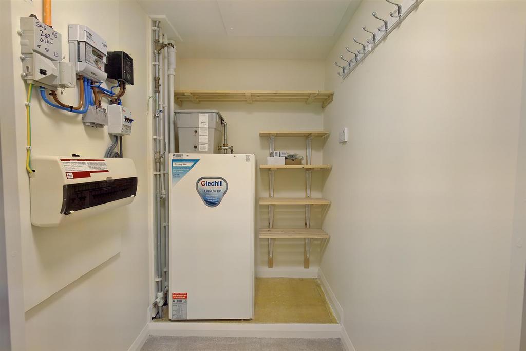 8563292-interior10-800.JPG