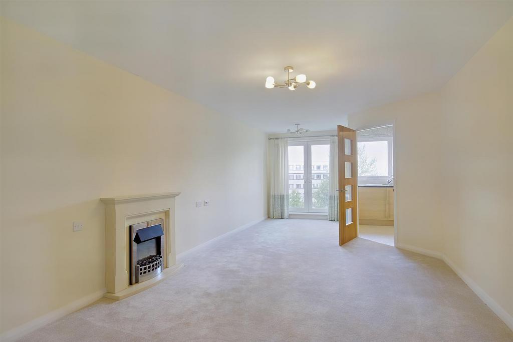 8563292-interior05-800.JPG