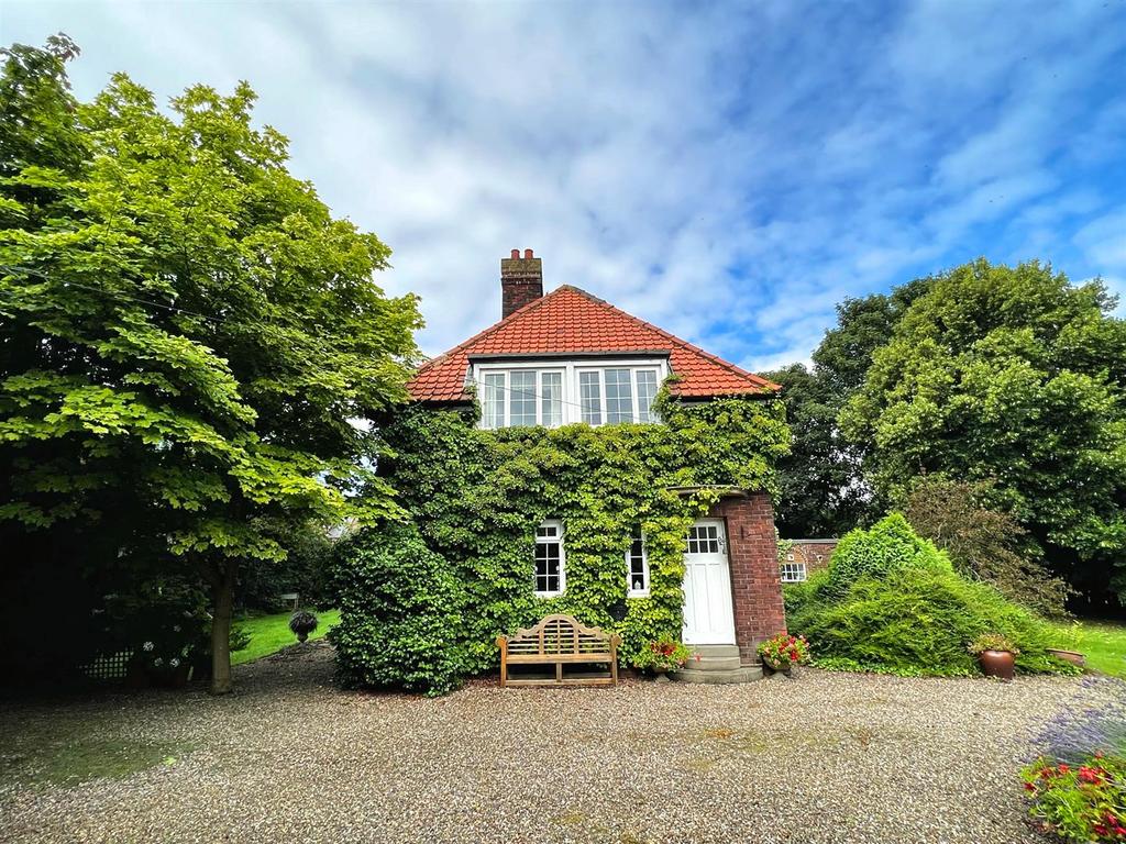 Chester Moor Farm, Chester Moor, Chester Le Street 4 bed detached house