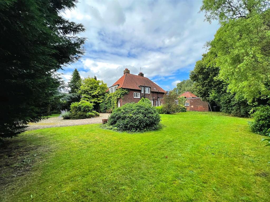Chester Moor Farm, Chester Moor, Chester Le Street 5 bed detached house