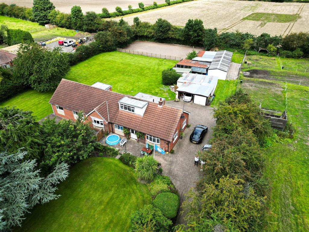 Nanny Goat Lane, Garforth, Leeds 5 bed detached bungalow for sale £