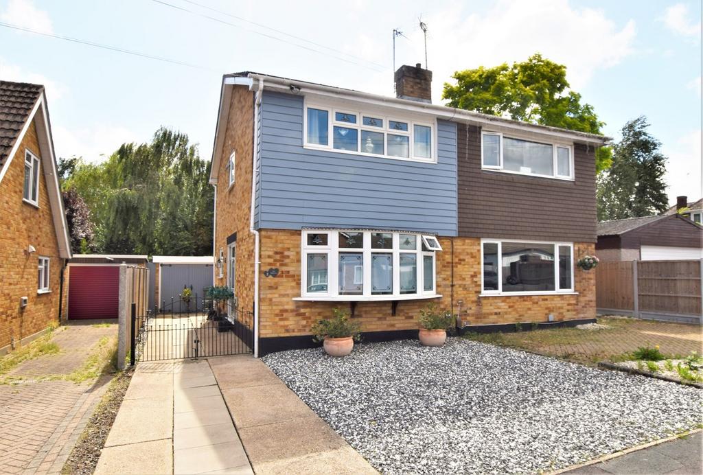 Beauchamps Drive, Wickford, SS11 2 bed semidetached house for sale £355,000