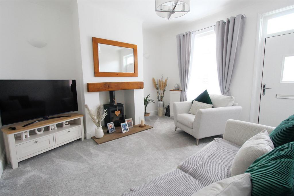Sheffield Road, Birdwell, Barnsley S70 5TG 2 bed terraced house for