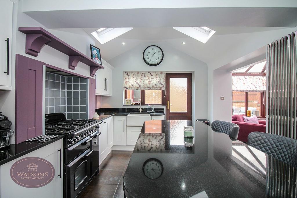 Mornington Crescent, Nuthall, Nottingham, NG16 4 bed detached house for