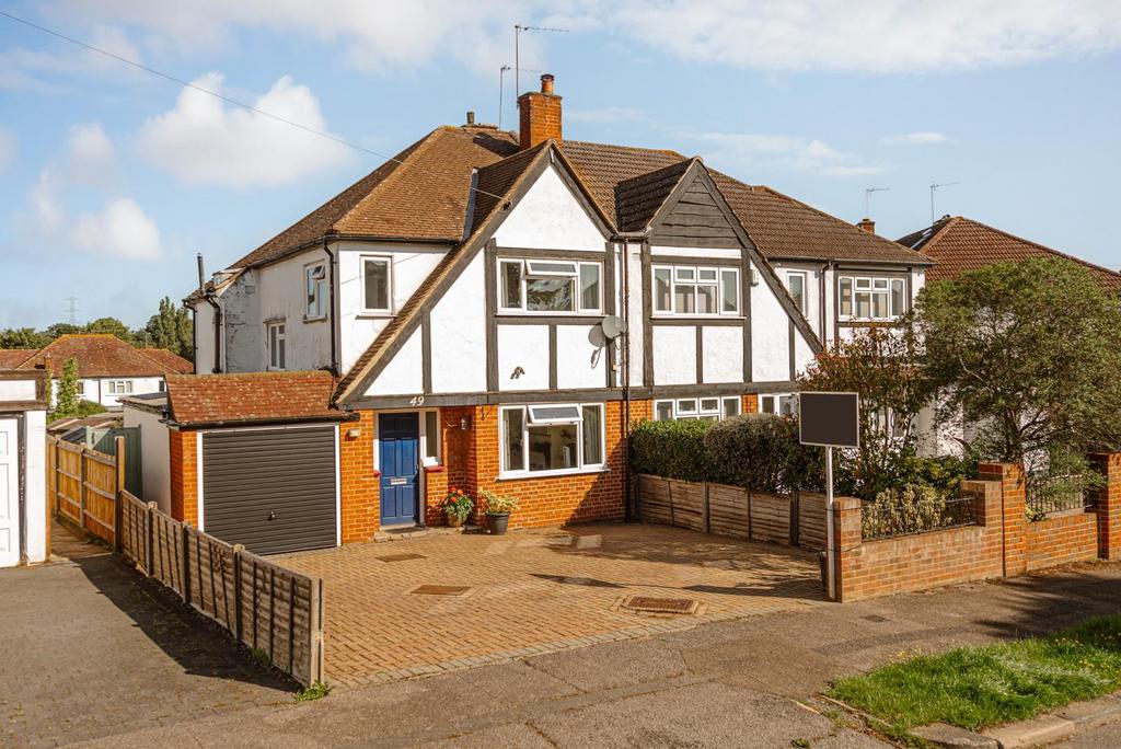 Grafton Road, Worcester Park 3 bed semidetached house £585,000