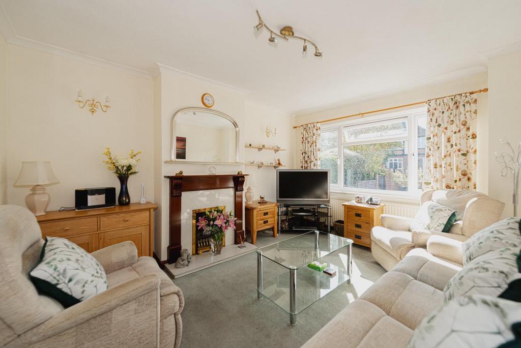 Grafton Road, Worcester Park 3 bed semidetached house £585,000