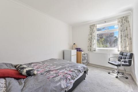 8 Cyclamen Way, Epsom, KT19 9LY