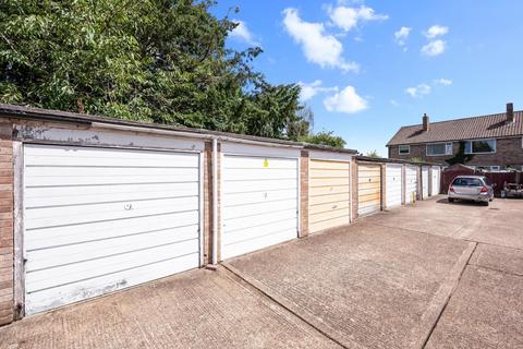 8 Cyclamen Way, Epsom, KT19 9LY
