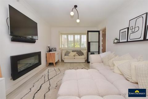 17 Cabot Close, Eastbourne, BN23 6RT