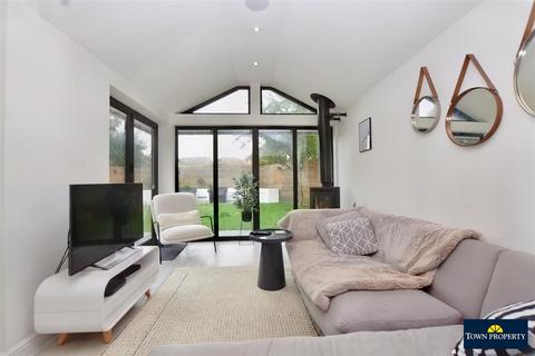 17 Cabot Close, Eastbourne, BN23 6RT