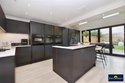 17 Cabot Close, Eastbourne, BN23 6RT