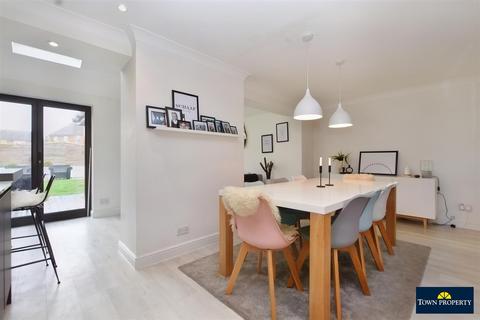 17 Cabot Close, Eastbourne, BN23 6RT