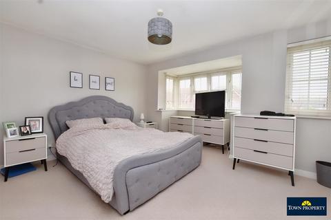 17 Cabot Close, Eastbourne, BN23 6RT