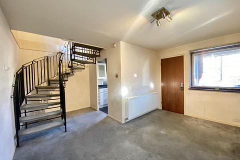 8 Aldenham Drive, Uxbridge, UB8 3UA