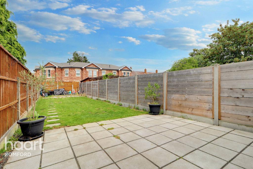 Como Street, Romford 4 bed end of terrace house for sale £575,000