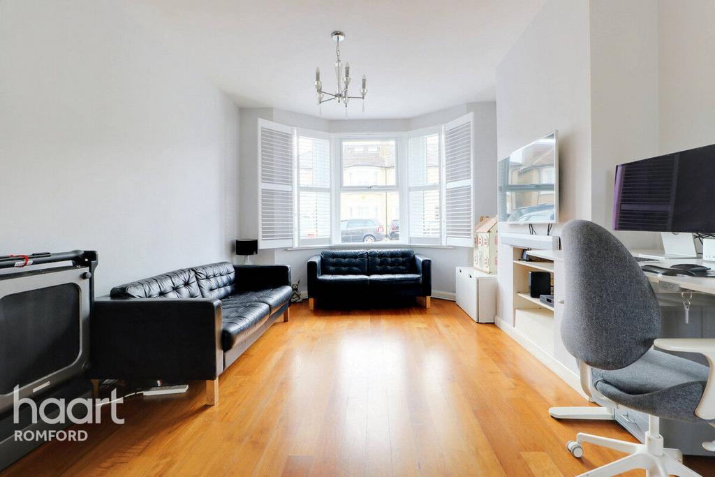 Como Street, Romford 4 bed end of terrace house £525,000