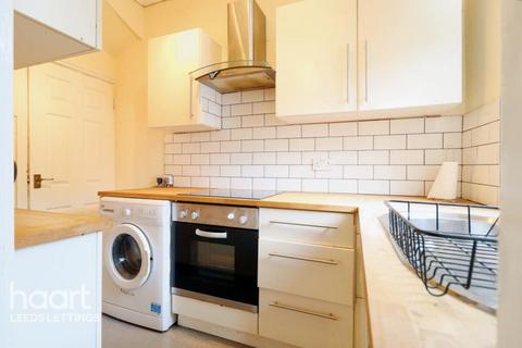 2 bedroom terraced house to rent, Brooklyn Street, Leeds