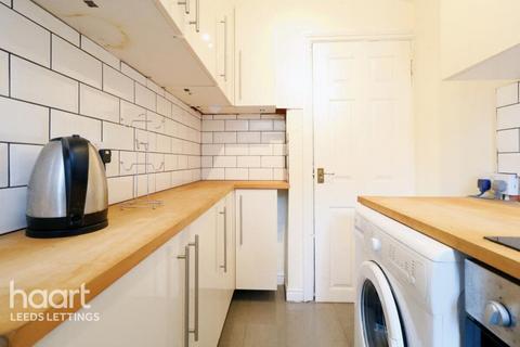 2 bedroom terraced house to rent, Brooklyn Street, Leeds