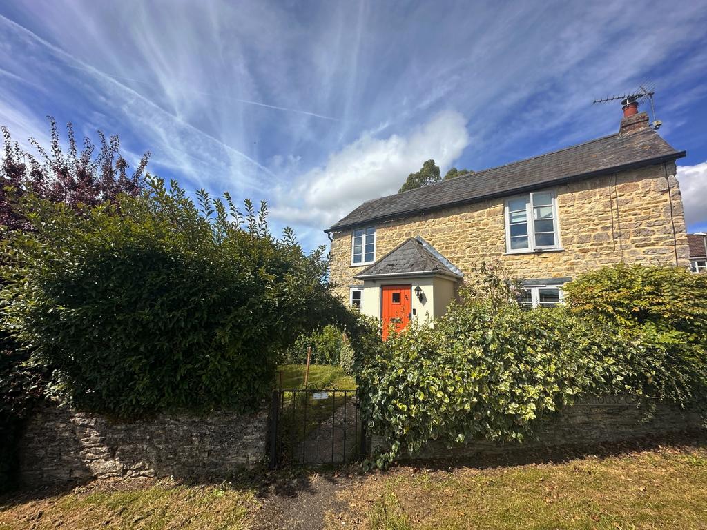 Manor Road, Brackley. 3 bed detached house for sale £449,995