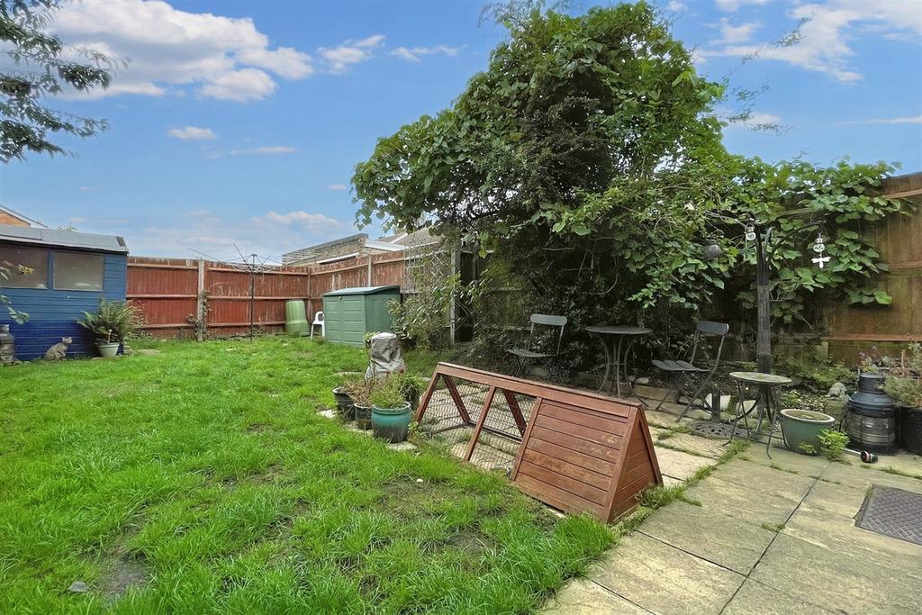 Chandlers Ford 4 bed end of terrace house £325,000
