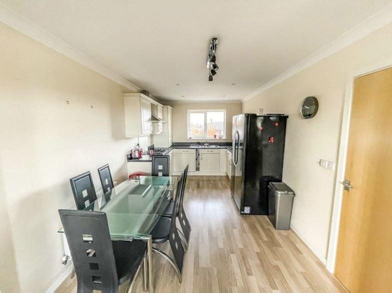 Apartment in Newcastle upon Tyne - View 5