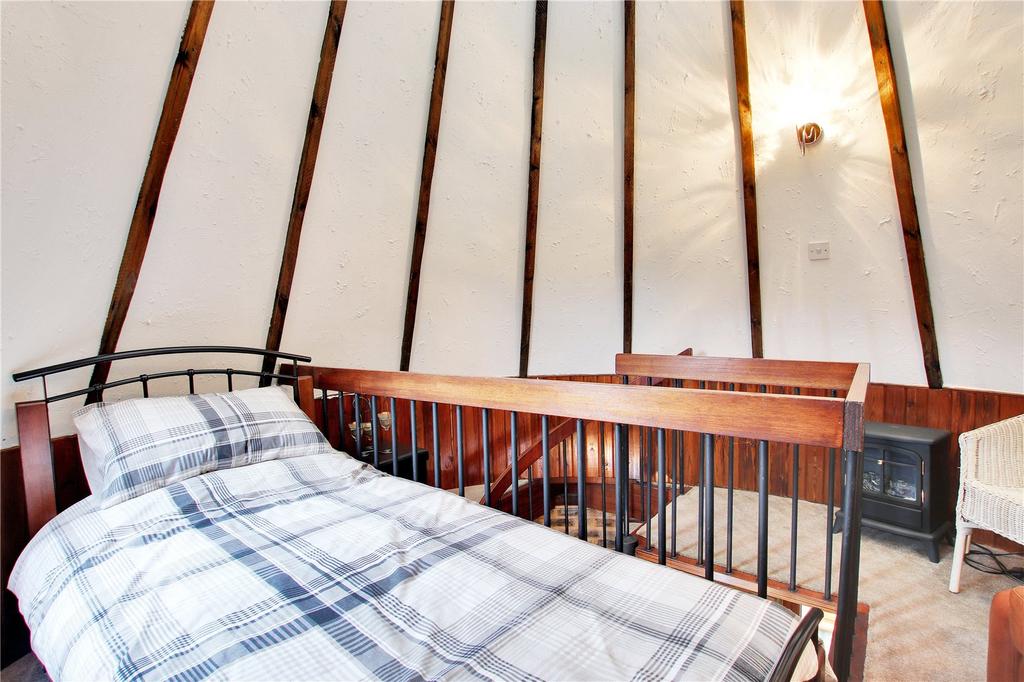 Bed 4 / Oast Room