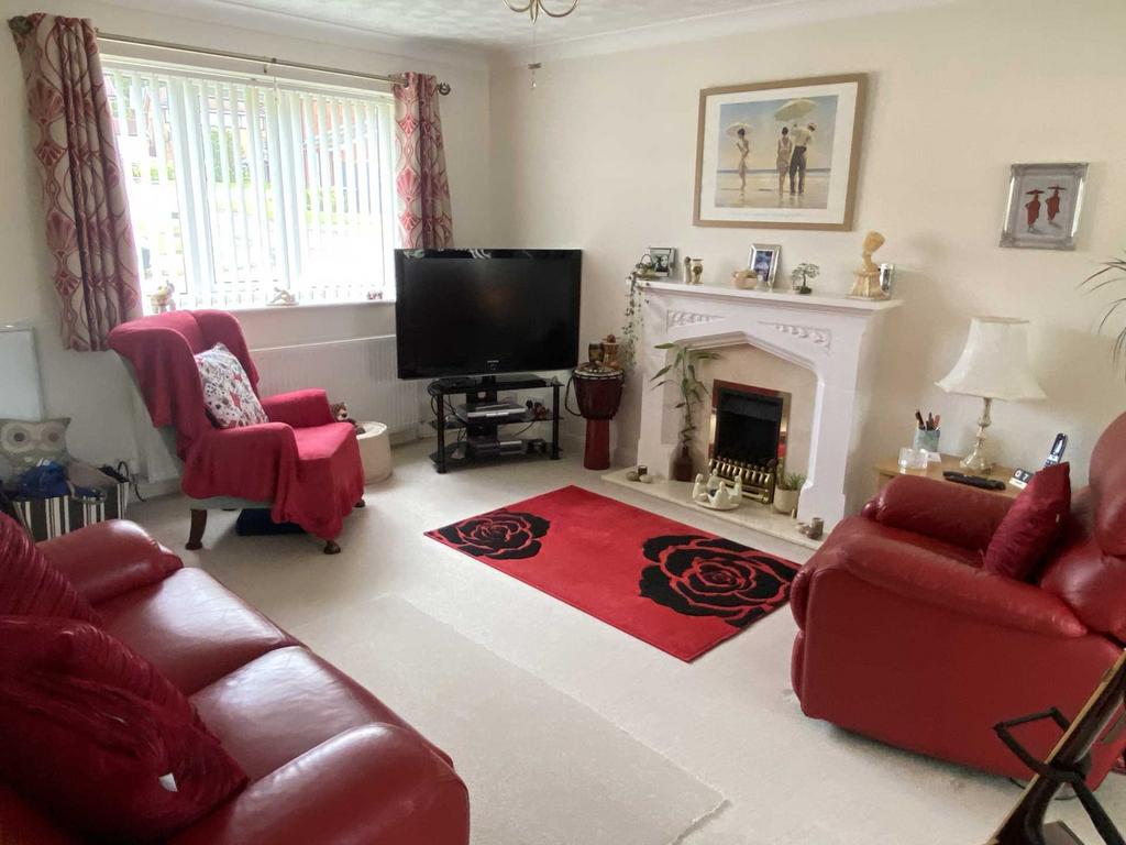 Otmoor Way, Heyside 3 bed detached house - £240,000