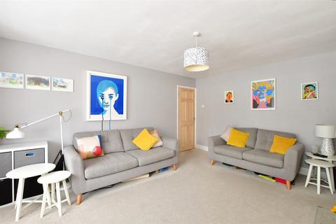 23 Felbridge Close, East Grinstead, RH19 2BN