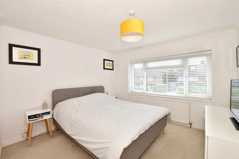 23 Felbridge Close, East Grinstead, RH19 2BN
