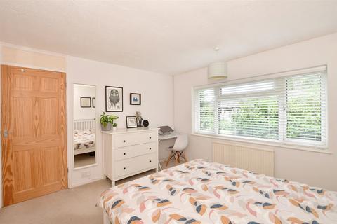 23 Felbridge Close, East Grinstead, RH19 2BN