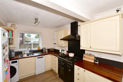 23 Felbridge Close, East Grinstead, RH19 2BN