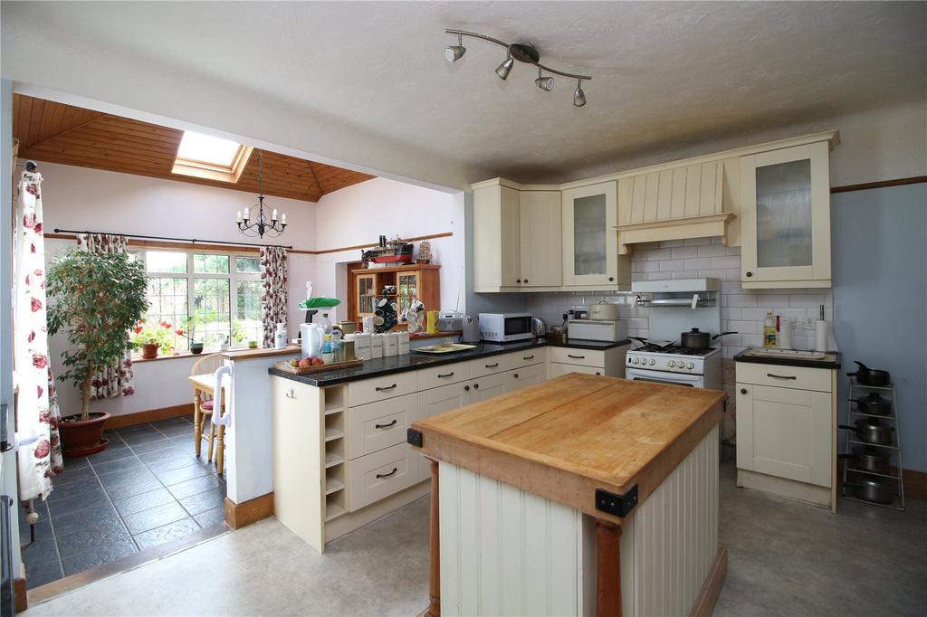 Marley Avenue, New Milton, Hampshire... 3 bed bungalow £635,000