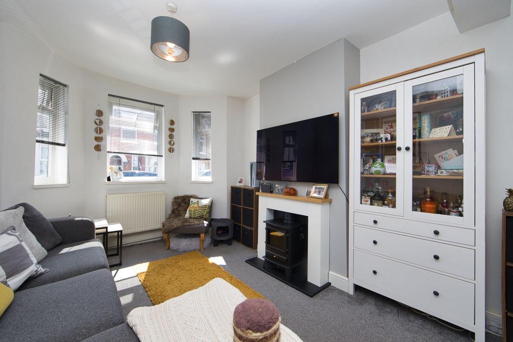 Walton Road, Folkestone, CT19 2 bed terraced house for sale £215,000