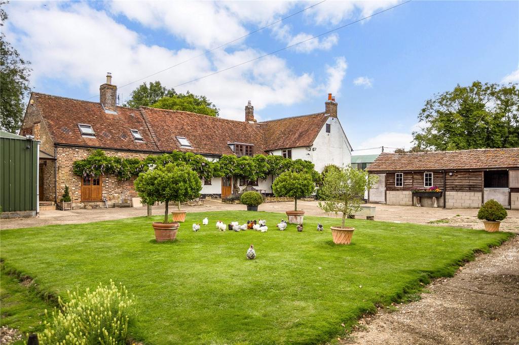 Common Road, Kensworth, Dunstable, Bedfordshire, LU6 4 bed equestrian