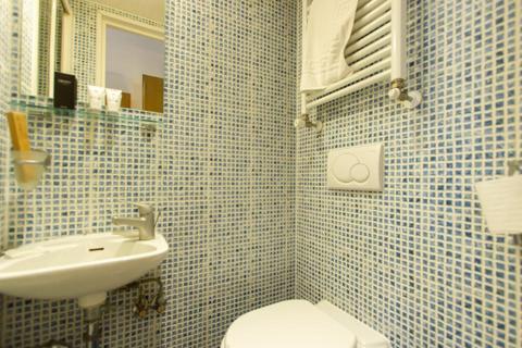 Studio to rent, North Gower Street, Euston, London, NW1