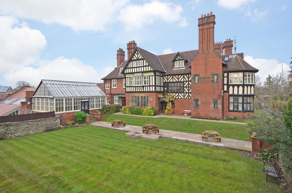 Aldersyde House, Tadcaster Road... 2 bed apartment £1,100 pcm (£254 pw)