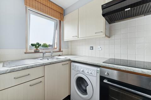 2 bedroom end of terrace house to rent, Harris Close, Newton Mearns, East Renfrewshire, G77 6TU