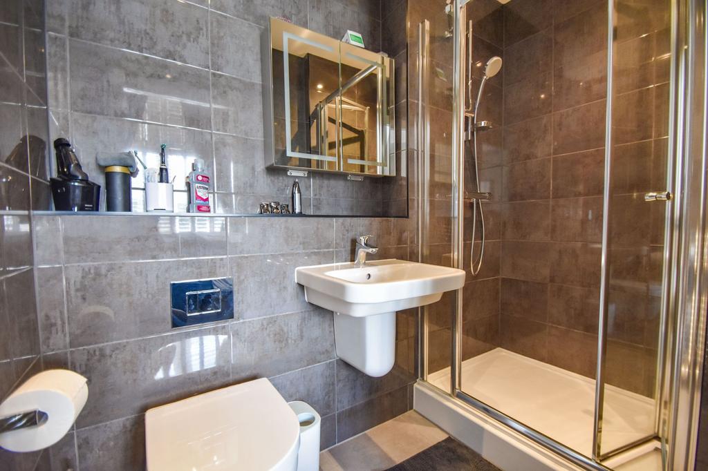 Bedroom 2 En-suite