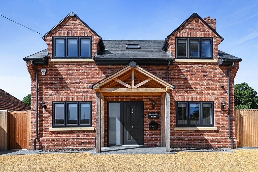 Halstead Road, Gosfield, Halstead, Essex, CO9 4 bed detached house for