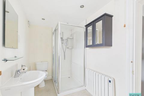 2 bedroom flat to rent, The Mews, Lumby