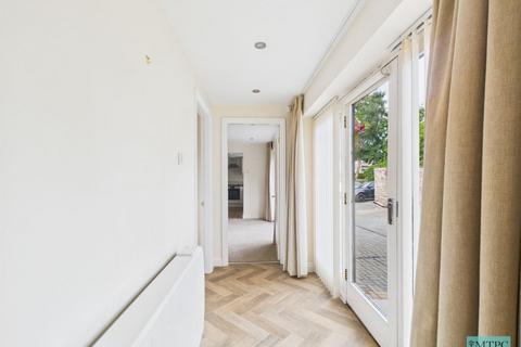 2 bedroom flat to rent, The Mews, Lumby