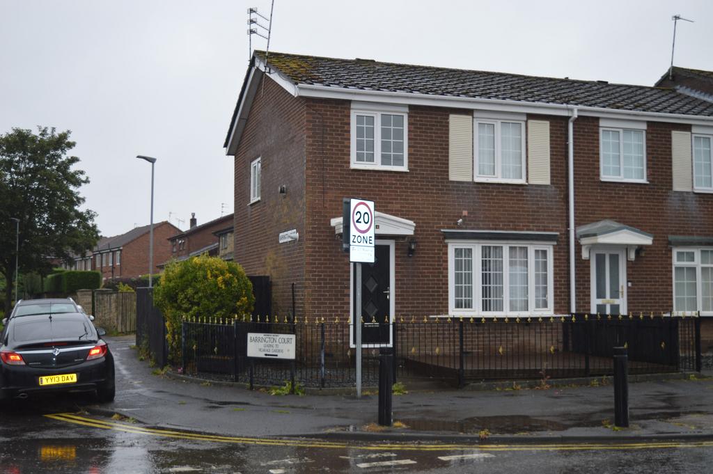 Barrington Court, Bedlington NE22 3 bed terraced house £750 pcm (£173 pw)