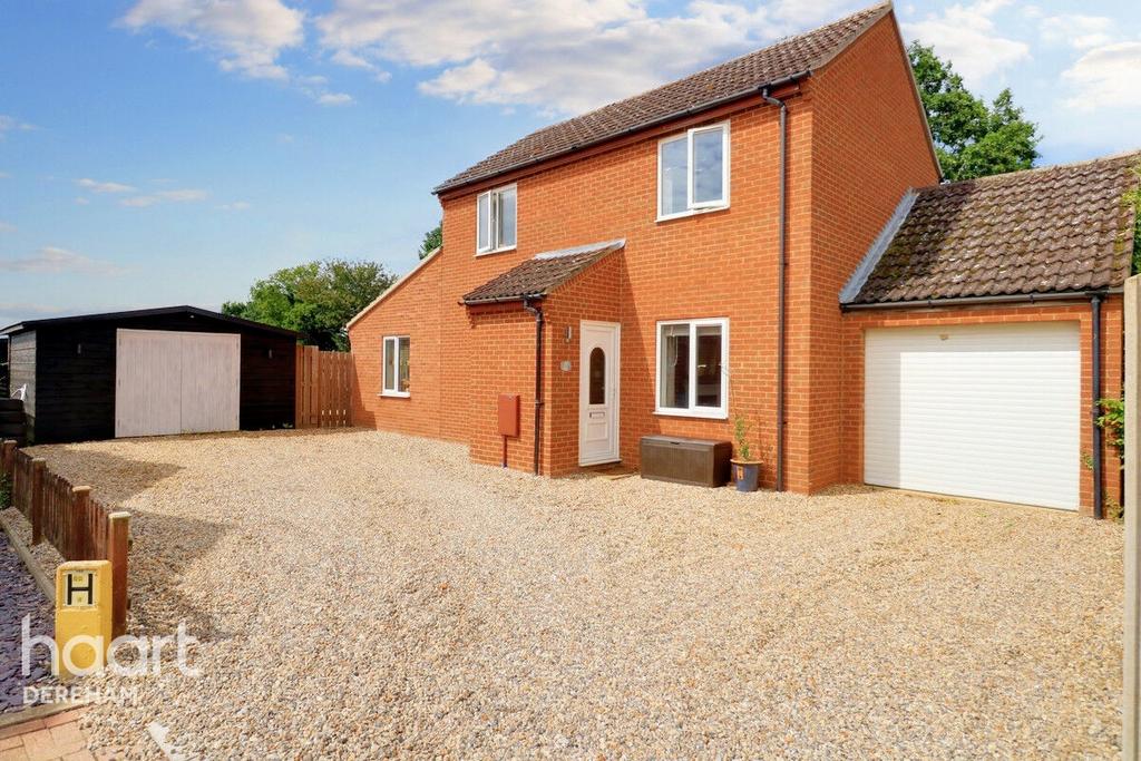 Highfield Close, Dereham 3 bed detached house for sale £300,000