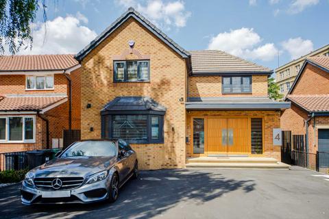 4 bedroom detached house for sale, Oldmill View, Dewsbury
