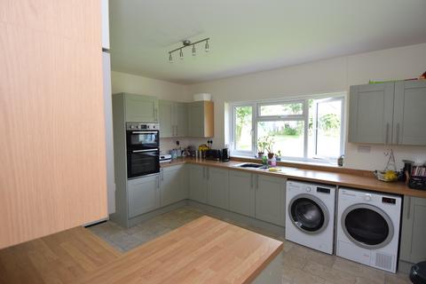 Highbank Hackthorne Road, Durrington, Salisbury, SP4 8AS